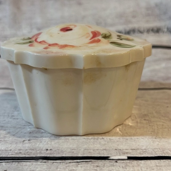 Vintage Floral Powder Vanity‎ Case - Picture 2 of 3